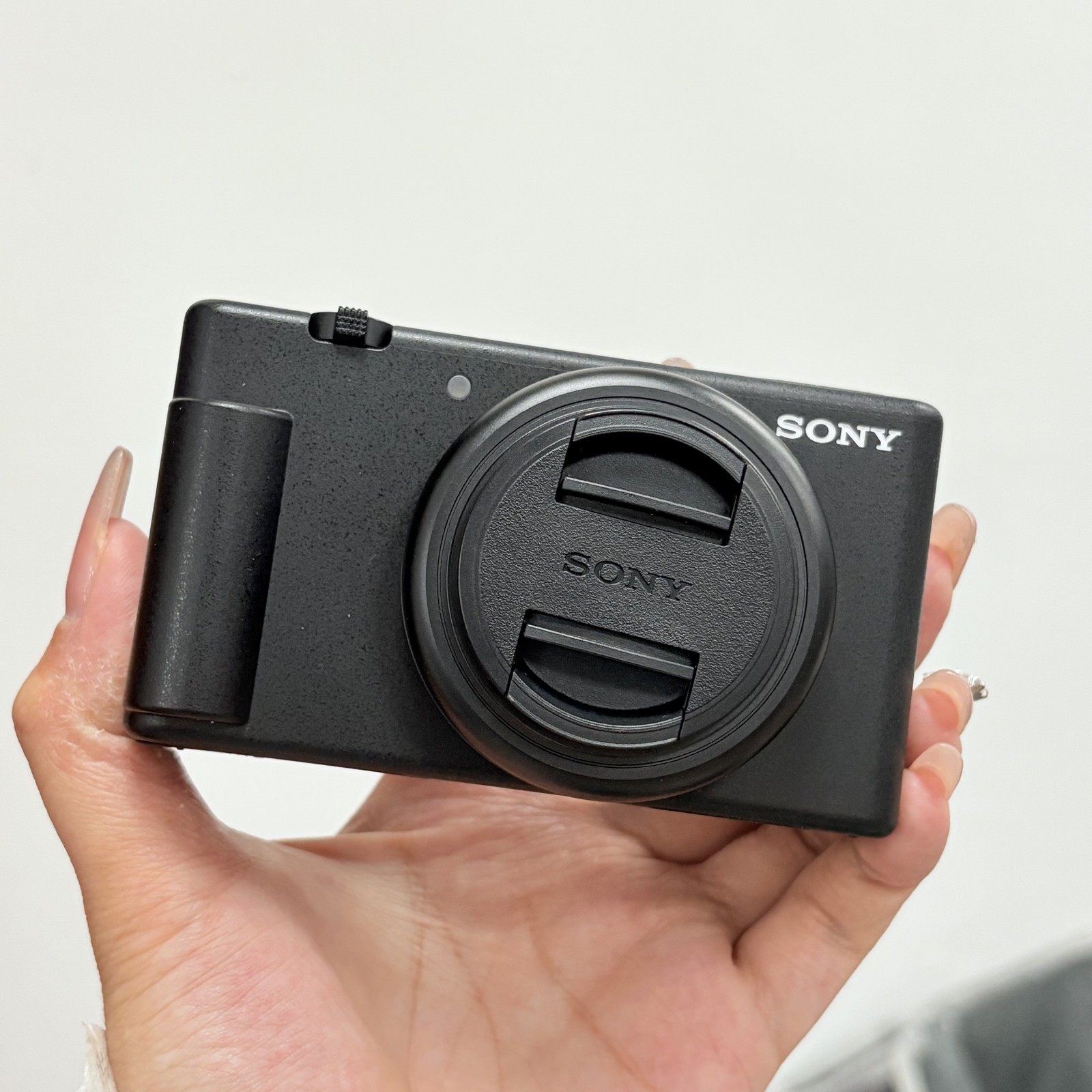 Sony ZV 1F Vlog Camera for Content Creators and Vloggers 20.1MP - Black