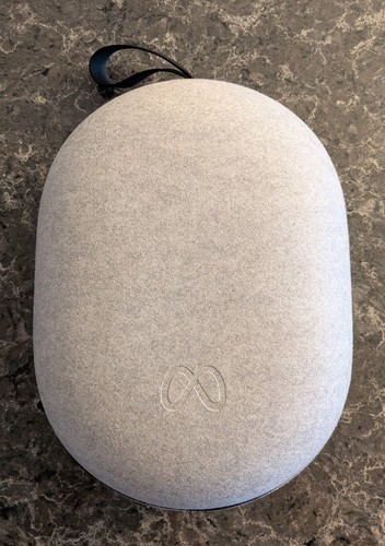 Meta Quest 3 / 3S Carrying Case – Official Meta - perfect condition