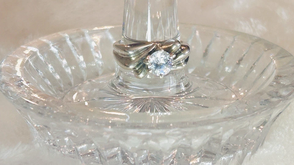 Anillo con lazo de plata esterlina Diamonique DQCZ de colección talla 8,75-9 Foto 4 de 4