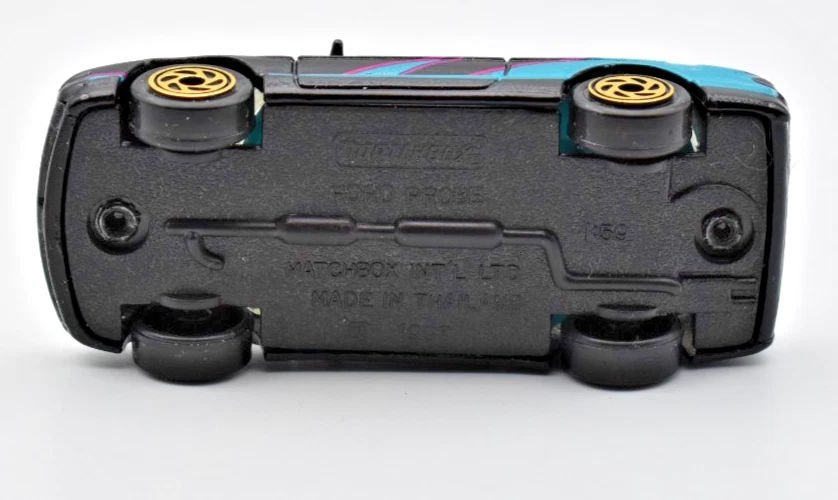 Matchbox Superfast Ford Probe nero, cerchi dorati. Made in Thailand - Immagine 4 di 4