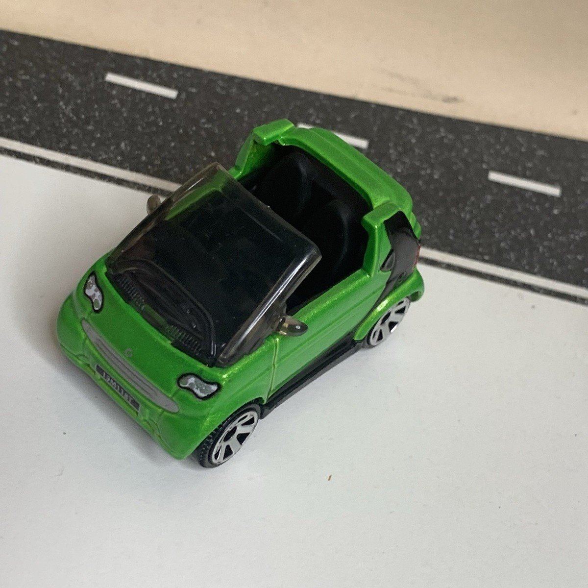 2009 Matchbox MBX Metro Rides #28 Smart Fortwo Cabrio Green