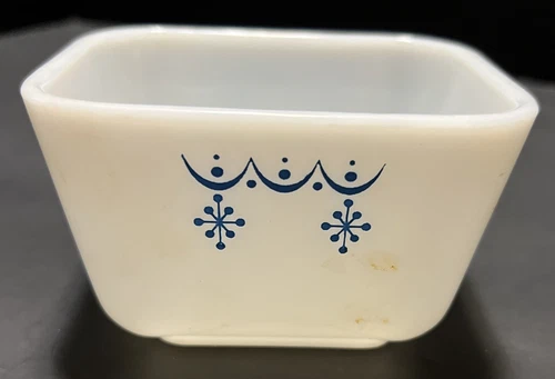 Vintage Pyrex Refrigerator Dish Blue Snowflake Garland Dish Only 501 (C)