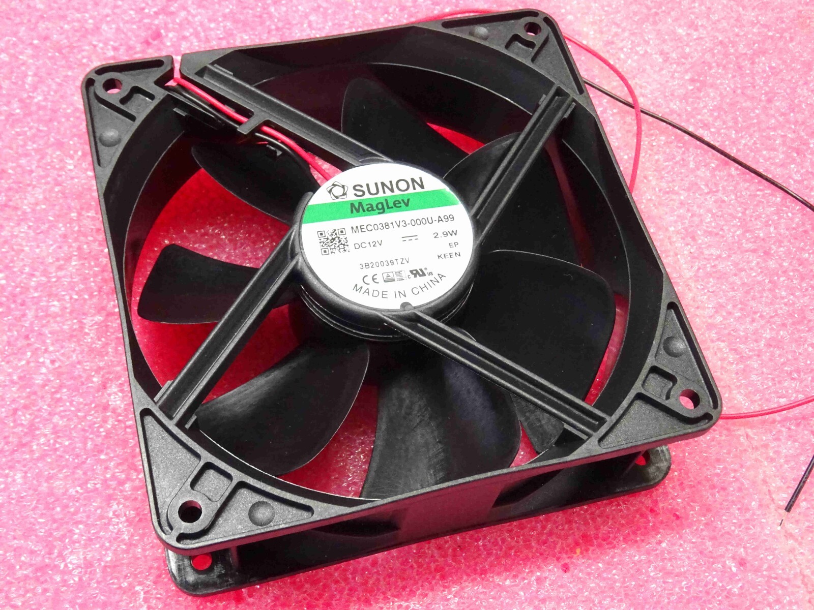Ventilateur silencieux Sunon 12V de 37dBA pour évacuation thermique efficace