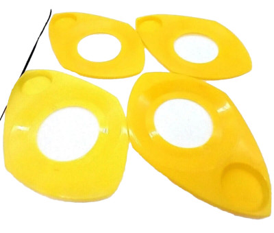 Wilpak Plastic Paper Plate And Cup Holder Picnic Vintage Set of 4 Retro 1970s