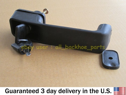 JCB BACKHOE- DOOR HANDLE WITH 2 KEYS (PART NUMBER 123/02590) - Picture 5 of 6