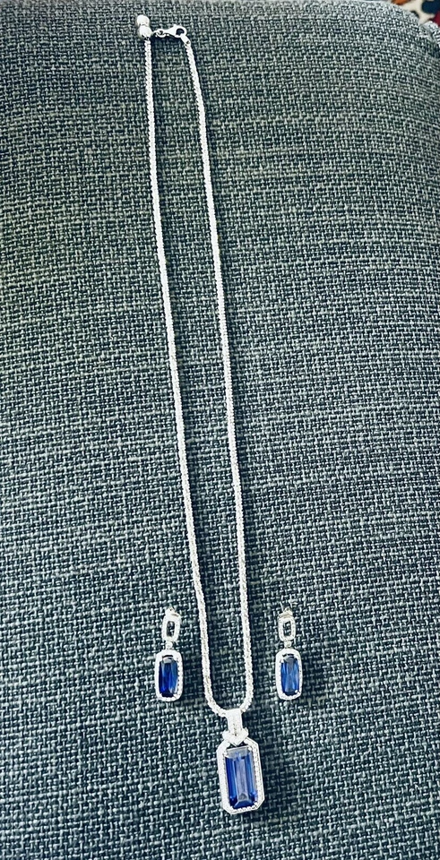 Beautiful Purple Amethyst Pendant, Necklace and Earring Set - Image 3 of 4