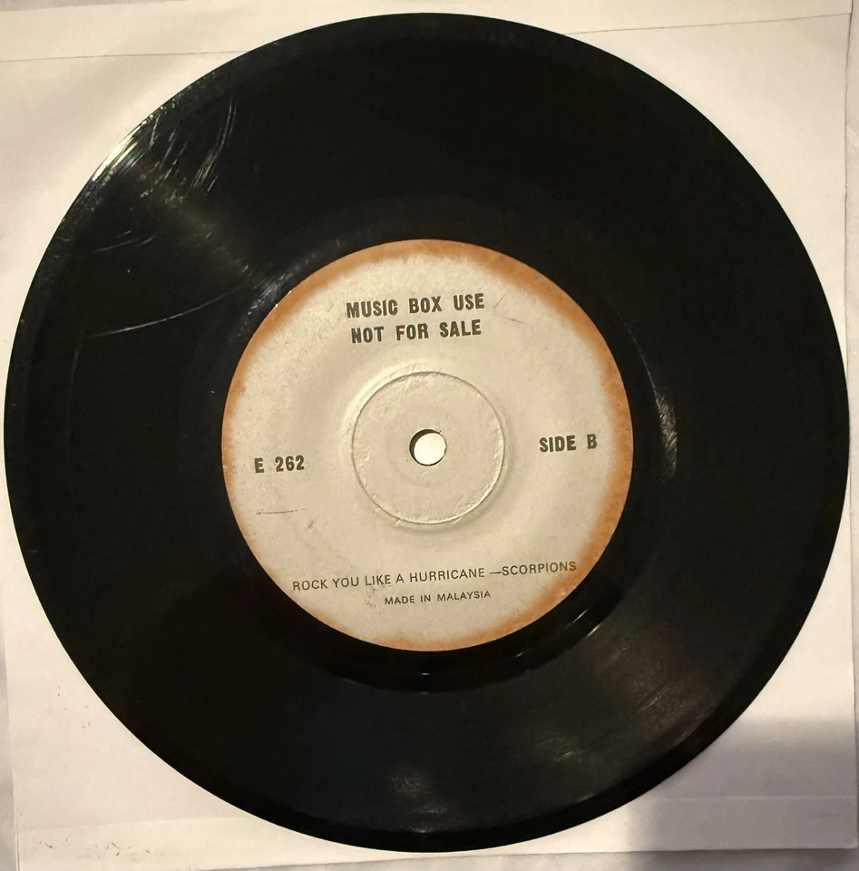 Scorpions - Rock You Like A Hurricane Malaysia 7” Promo Single - Juke Box Foto 2 de 2