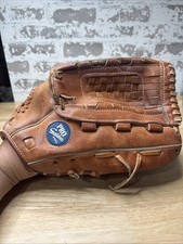 Spalding Pro Caliber PRO-SB135 13.5" Softball Glove Right Handed Thrower