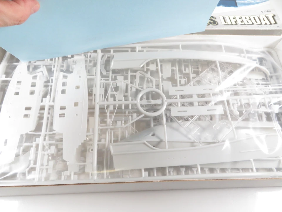 Bausatz AirFix 07280 1:72 RNLI Severn Class Lifeboat - Bild 3 von 4