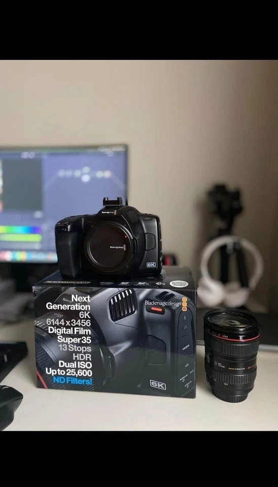 Black Magic Pocket Cinema 6K Pro con montaje de lente PL, jaula Tilta y 2 baterías Foto 4 de 4