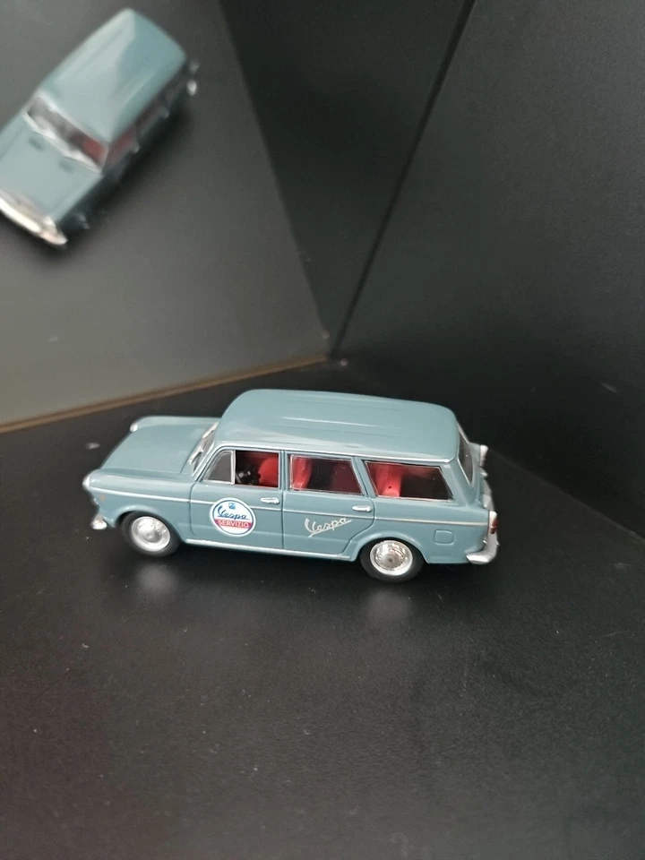 Starline Models 1/43 Fiat 1100 R Familiare 1966 Vespa Servizio - Immagine 4 di 4