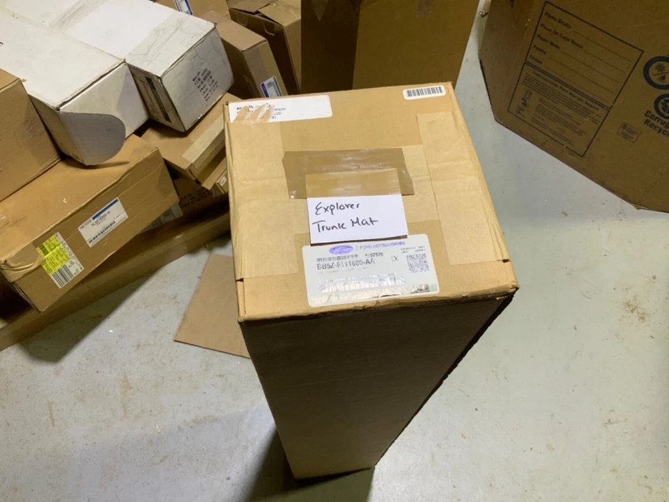 NEW Ford Explorer Rear Trunk Cargo Area Protector Black BB5Z6111600AA Foto 3 de 3