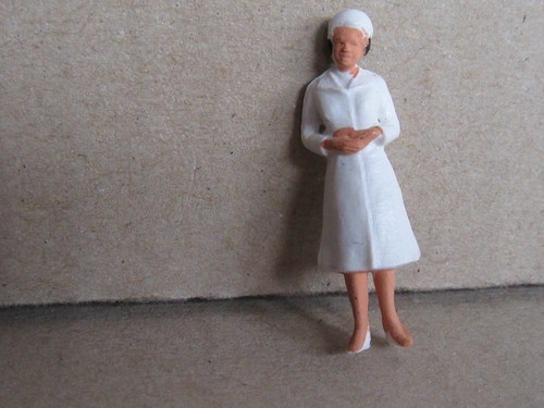 B742 Vintage Nurse Standing Figurine Toy Plastic H 3.5 Cm - Picture 1 of 4