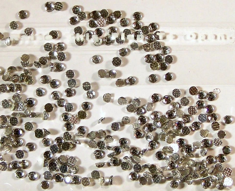 WORLD OF NAILS-DESIGN 𝗔𝗨𝗦𝗩𝗘𝗥𝗞𝗔𝗨𝗙 sehr kleine Strasssteine rund ✅ nur ca. 1-1,5 mm silber ✅