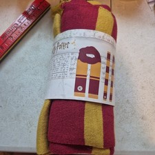 Wizarding World of Harry Potter Gryffindor Platform 9 3/4 Knit Scarf - NEW