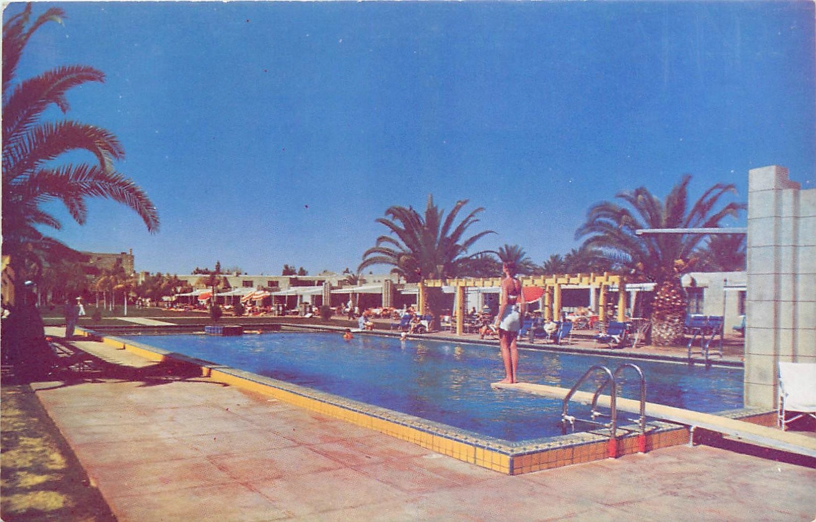 1940s Phoenix Arizona Biltmore Hotel swimming Pool Roberts Postcard 25-10389