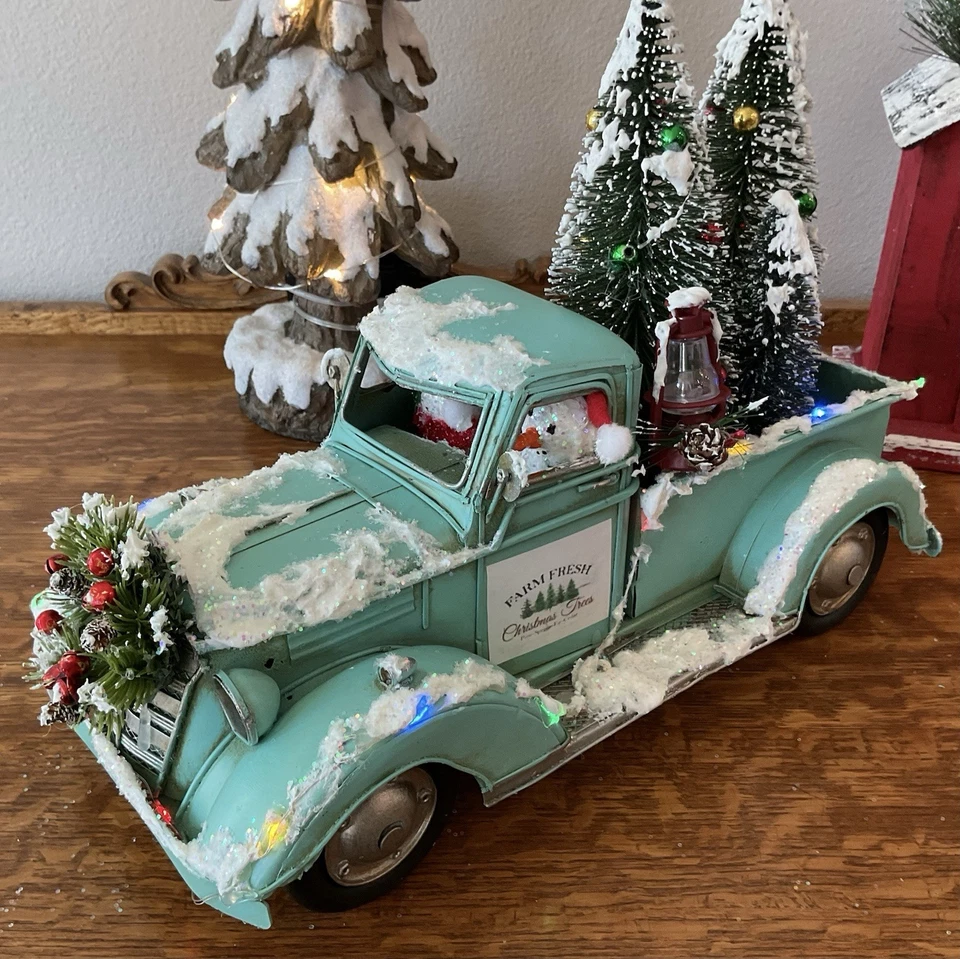 Camión- Camión de Navidad de metal azul con 2 muñecos de nieve árboles luces 13” X 5” Foto 3 de 4