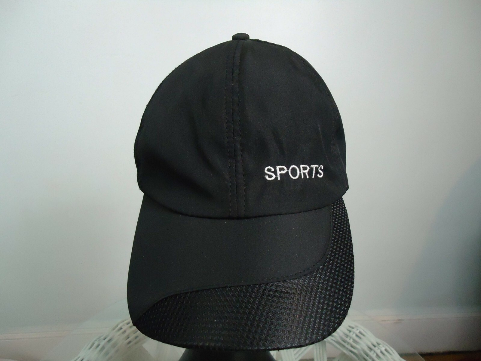 Adjustable Breathable Mesh Baseball Cap in Black for Sports-image