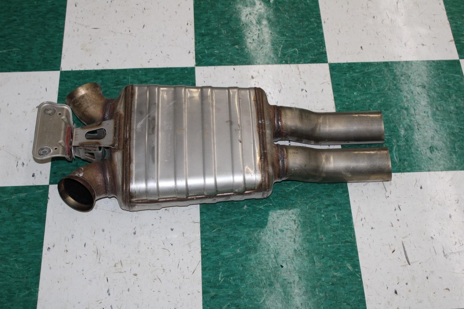20-23 Continental 6.0L Twin Turbo Motor Engine Center Exhaust Muffler OE Factory