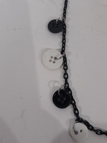Kunststoff schwarz & weiß Knöpfe Halskette 19,5" lang - Bild 2 von 7