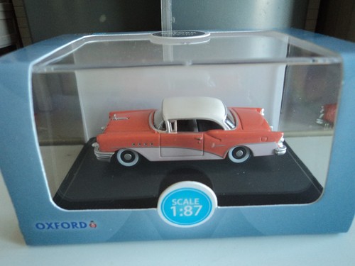 Oxford 1955 BUICK CENTURY coral y blanco 1/87 HO coche diecast GM - Imagen 2 de 6