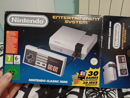 Nintendo Classic Mini NES 512MB Grigia Console, Completa Di Cavi E 1 Joystick - Foto 3 di 4