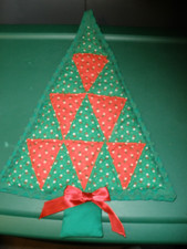 Vintage Handmade Christmas Tree Quilted Wall Hanging 12"x16" SU155