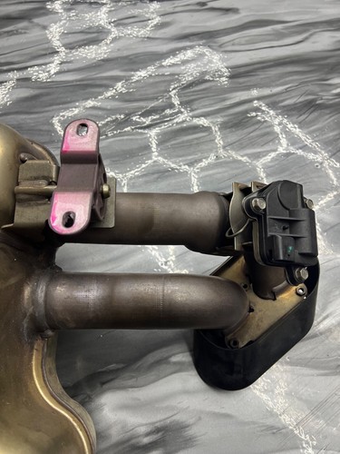 2019 BMW Roadster I8 OEM Exhaust - Picture 4 of 7