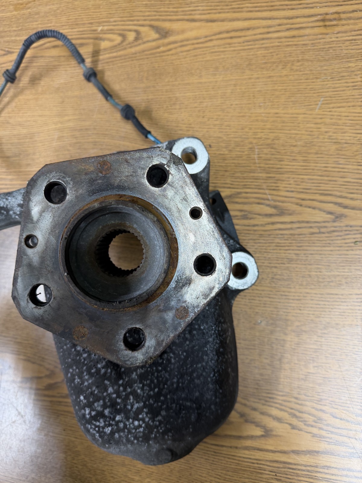 2003-2010 Maserati Quattroporte Left Front Driver Side Spindle Knuckle Hub OEM