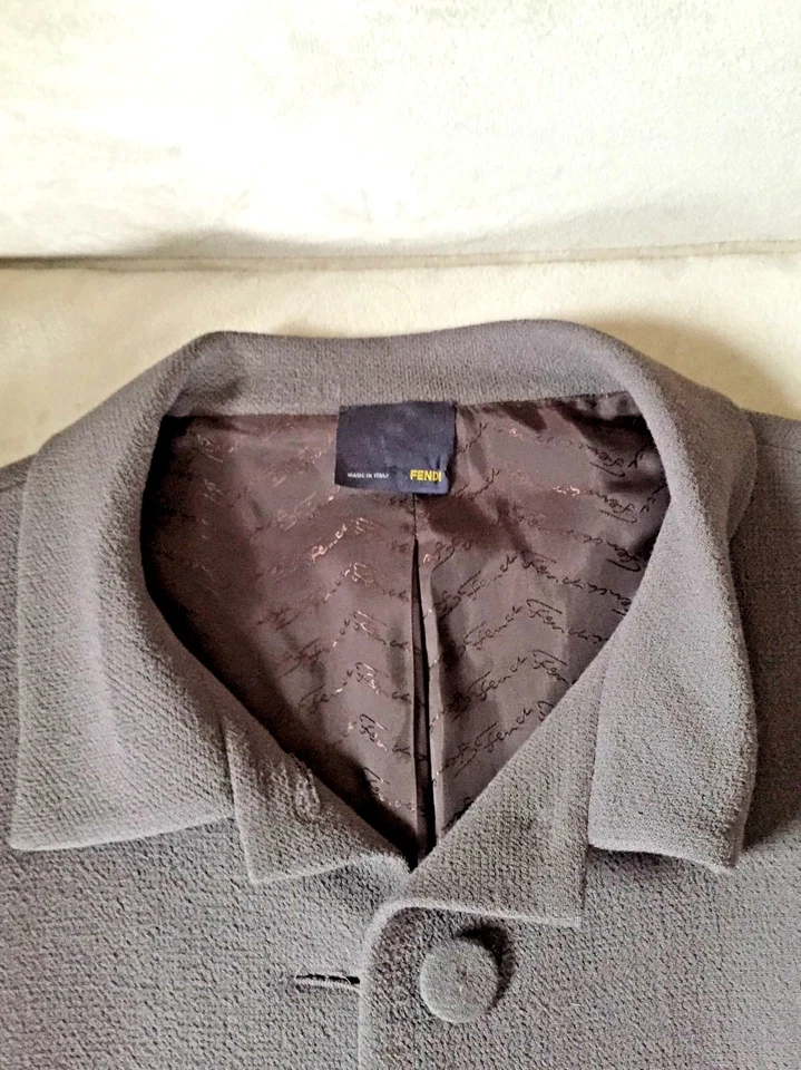Chaqueta Fendi Taupe Auténtica $2,000, talla 40, se ajusta como un 6/8 Foto 4 de 4