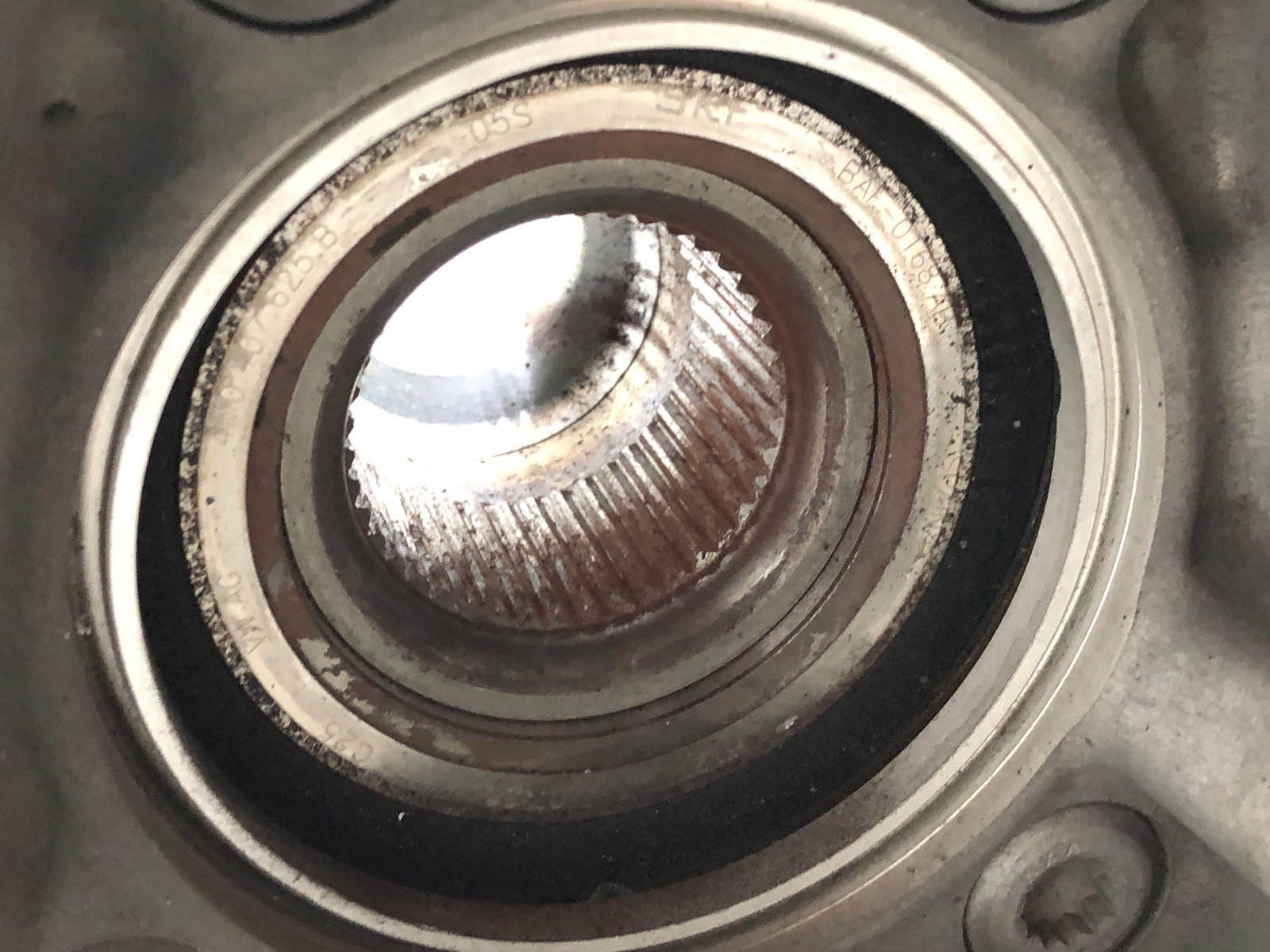 2016-2020 BENTLEY BENTAYGA RIGHT REAR SPINDLE KNUCKLE WHEEL BEARING HUB OEM 2019