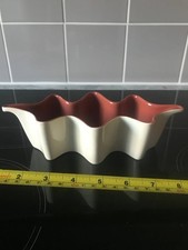 Poole England C95 Freeform Twintone dish. Designed by Alfred Read