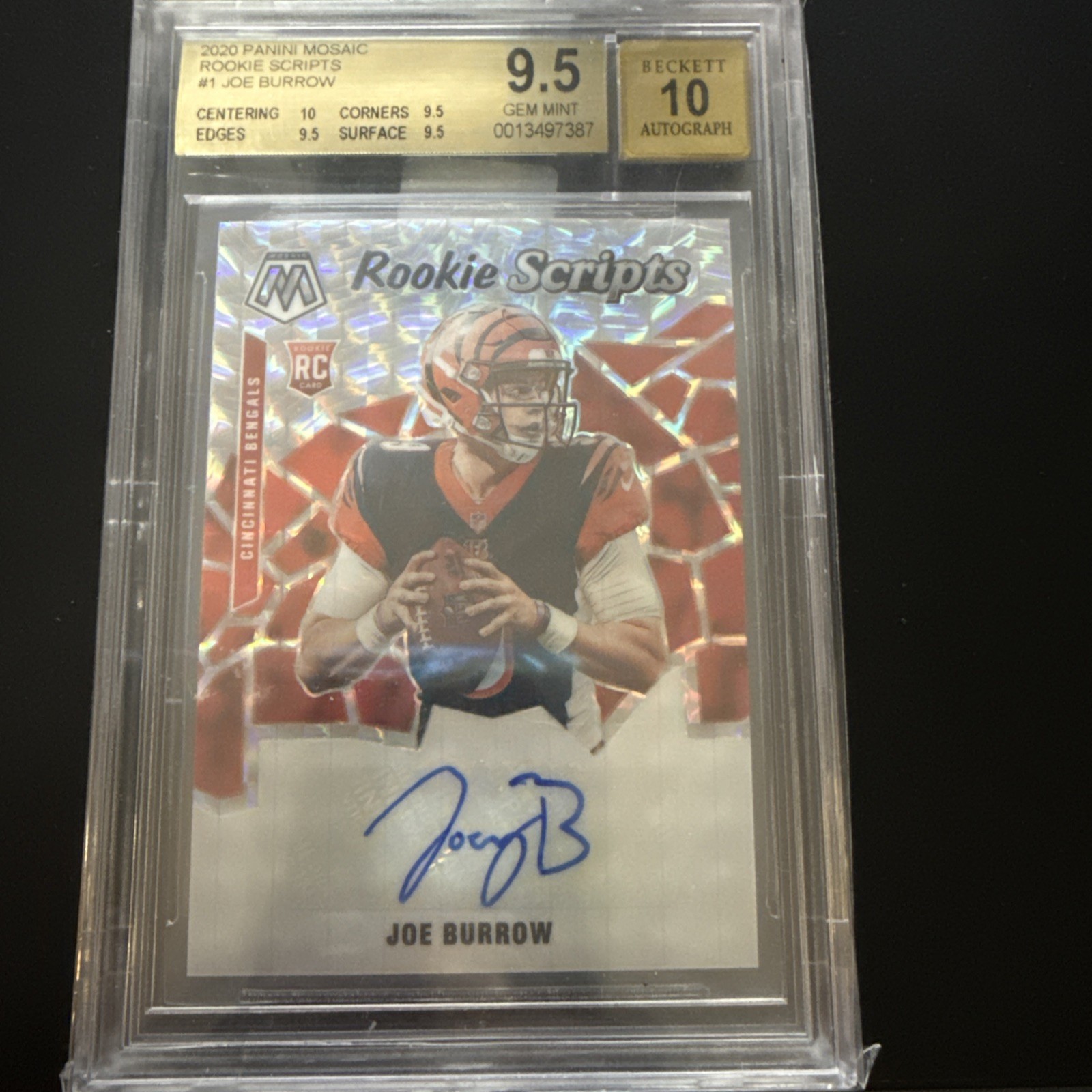 2020 Panini Mosaic Rookie Scripts Joe Burrow BGS 9.5 Auto 10