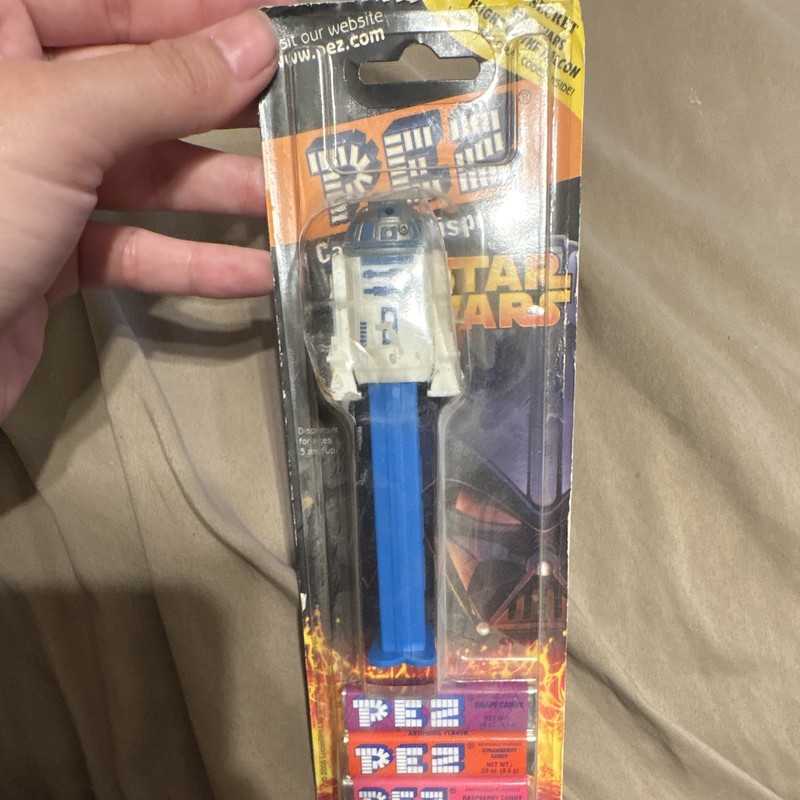 Vintage Star Wars R2-D2 PEZ Candy & Dispenser Collectible Character Dispenser