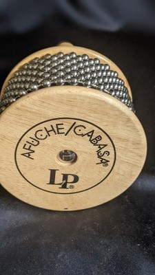 Afuche Cabasa von LP Rhythmusinstrument Holz mit Metallkugeln