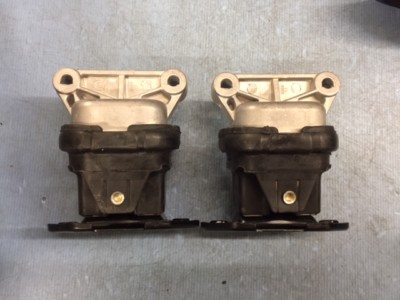 2 Hydraulic Front Mount for 05-10 Chrysler 300 Dodge Charger Magnum 2.7L 3.5L