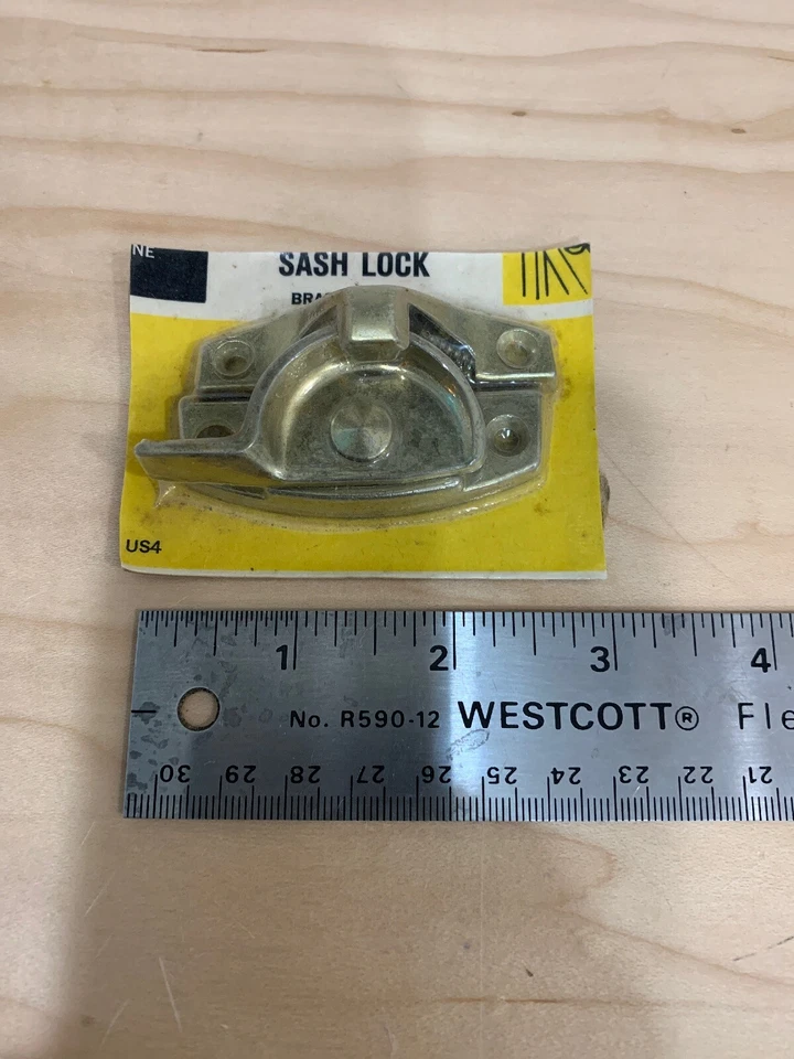 Cerradura de ventana vintage Stanley chapada en latón nuevo stock antiguo. Foto 3 de 4
