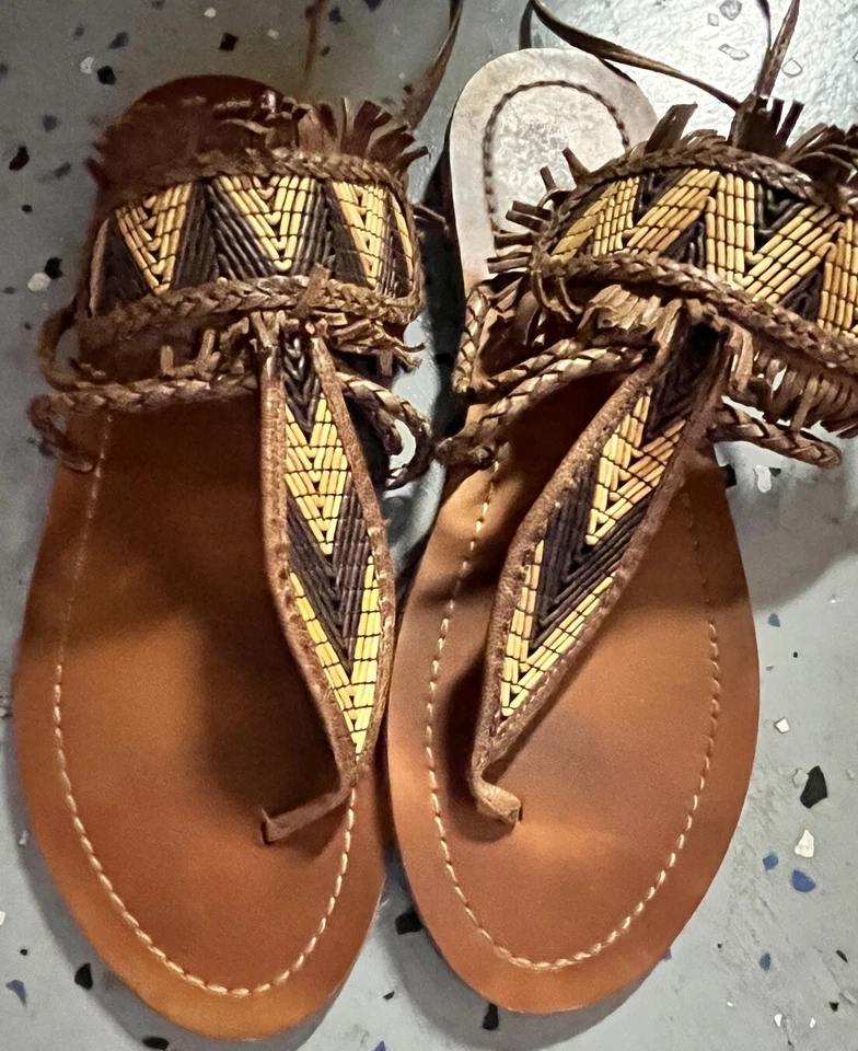 Sandalias Lucky Brand Tostadas - Tanga - Cuero - Tejidas con Tiras Talla 8 Foto 2 de 4