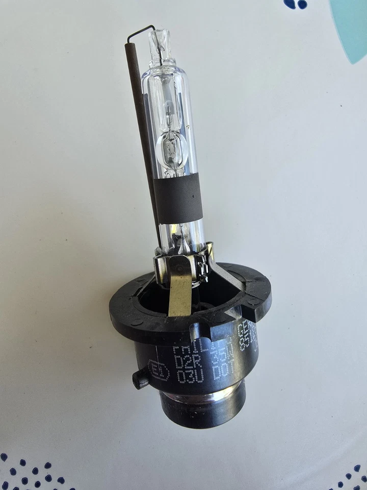 D2R 35W  NEW HID XENON HEADLIGHT BULB  PHILIPS - Image 4 of 4