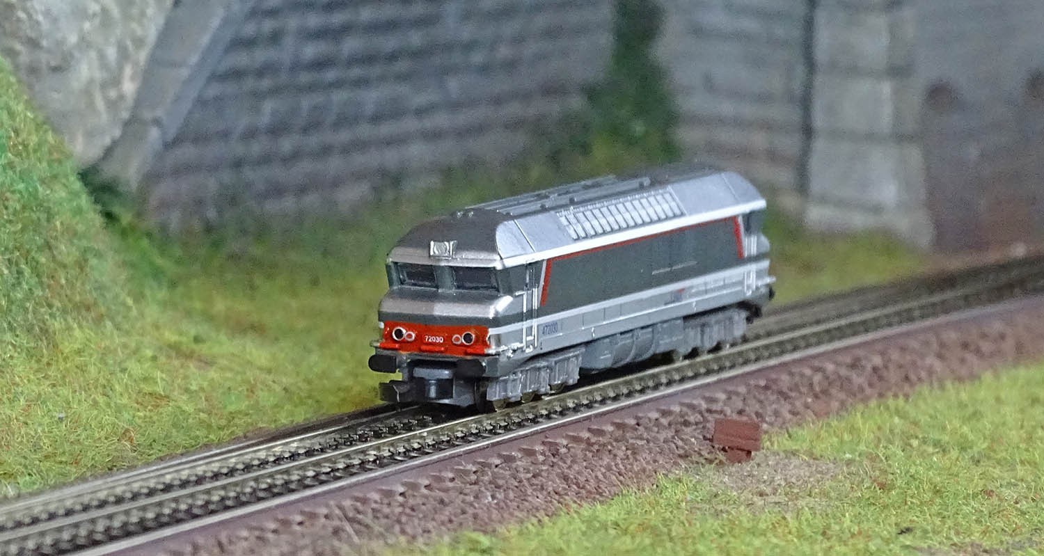 Locomotive diesel CC 72030 SNCF train miniature Azar L02-MS1A échelle Z livrée Multiservices