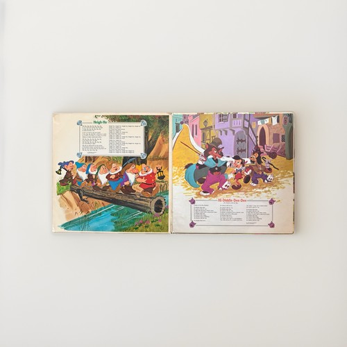 Disney's Family Reunion (1979) Vinyl LP/Full Color Book Rainbow Record RARE - Picture 3 of 8