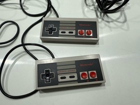 Nintendo NES Console , 2 X Controllers & Zapper Bundle Working Order VGC