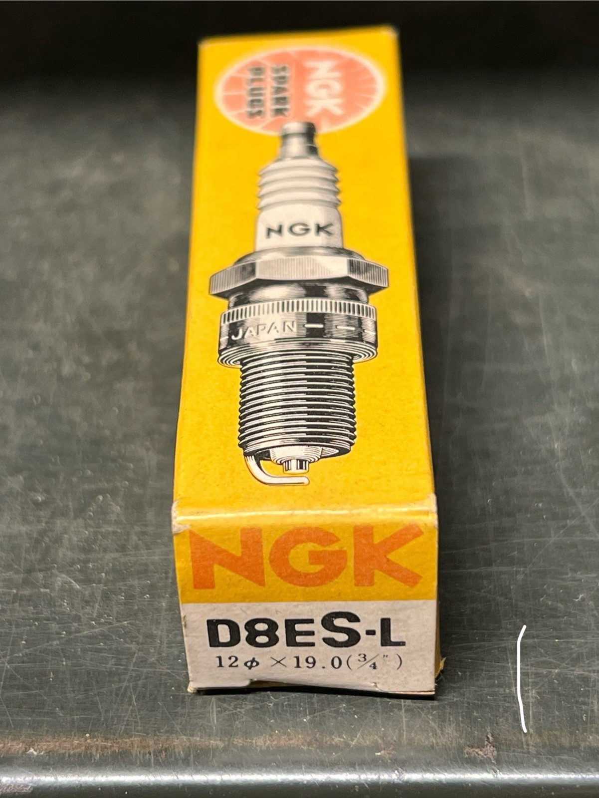 D8ES L NGK Spark Plug NEW