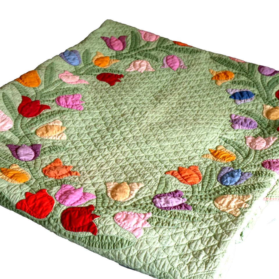 Signed Vtg 40s Tulip applique dense hand stitched Quilt 80x72 green pink cottage - Image 4 of 4