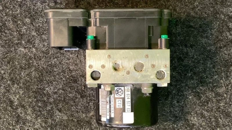 Volkswagen Jetta 2015-2016 ABS bomba actuador freno antibloqueo OEM Foto 2 de 4