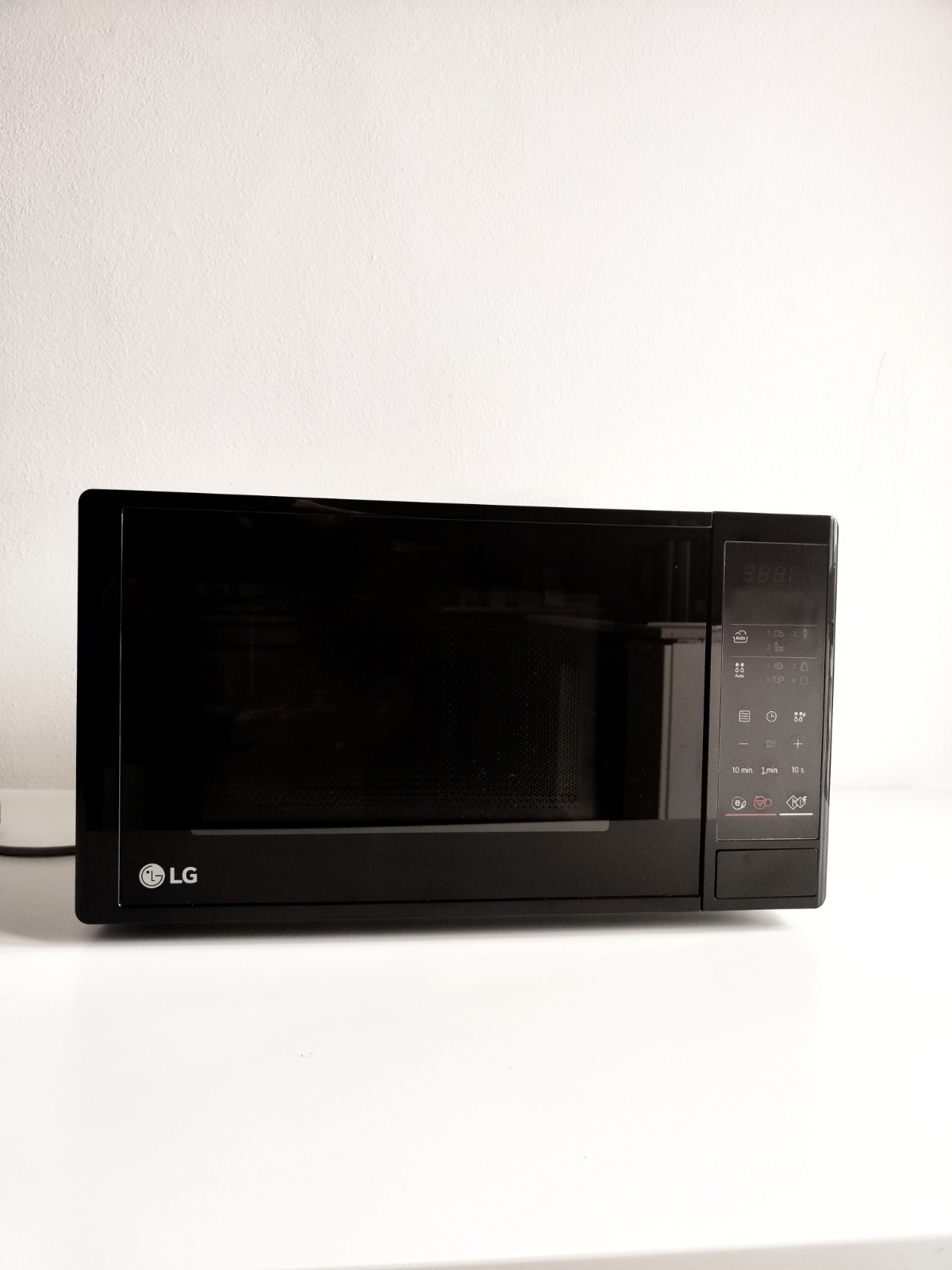 Microonde LG MS2042DB 20 Litri 700W Nero i-Wave - Recensione Shop