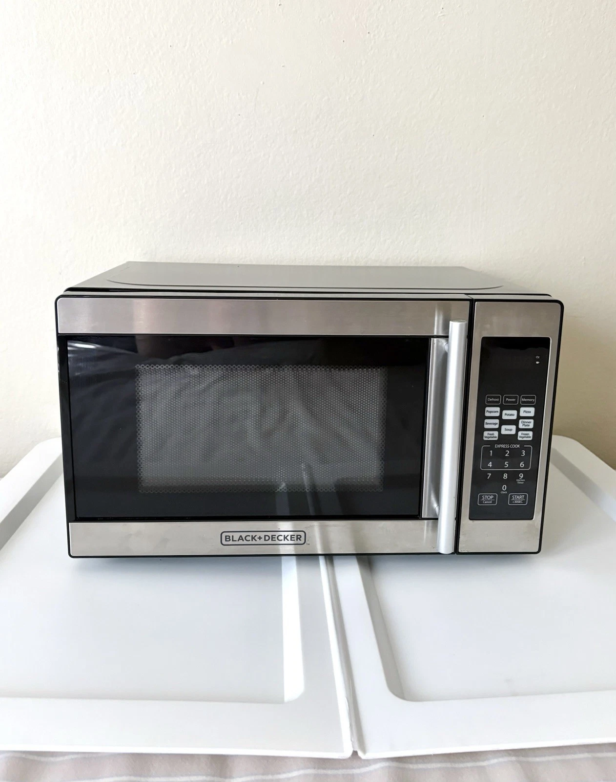 Black+Decker Microwave Countertop Oven 120V Black & Decker Model EM720CPN-PMB
Opens in a new window 