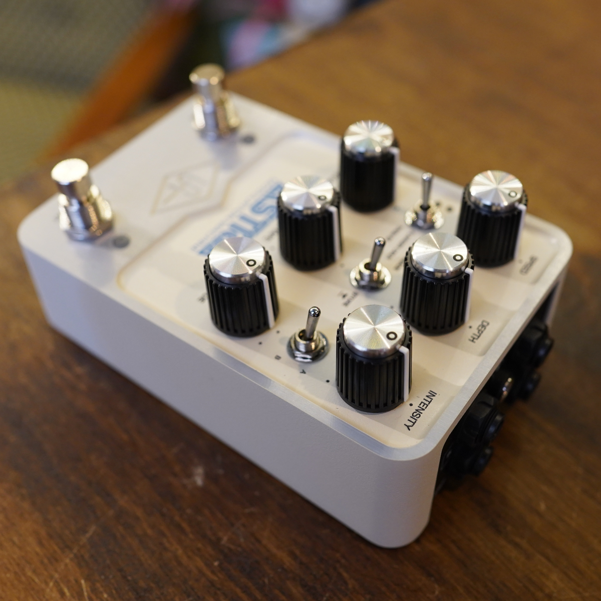 Universal Audio Astra Modulation Machine UAFX Guitar Effects Universal Audio Astra Modulation Machine UAFX Guitar Effects