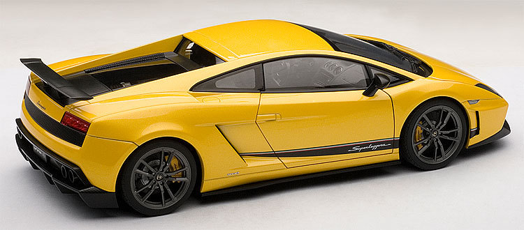 LAMBORGHINI GALLARDO LP570-4 SUPERLEGGERA YELLOW 1:18 AUTOart