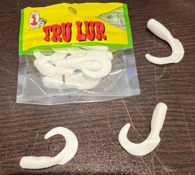11 CT. CREME ''TRU LUR'' WHITE SWIRLTAIL GRUB  * 2'' * SOFT PLASTIC CRAPPIE, BAIT